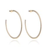 Boucles d'oreilles créoles rhodiées, rosées ou dorées, serties zirconiums, en Argent - 925/000. Les créoles, véritables accessoires de mode intemporels, ajoutent une touche d'élégance à n'importe quelle tenue. CARACTERISTIQUES : Poids (gr) : 9.70 Diamètre (cm): 6.00 Matière : Argent - 925/000 19898 - 20463