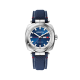 REF: 1764/42 Subtilement mise en relief par des surfaces polies et brossées, la forme coussin du boîtier en acier inoxydable 316L (42 mm de diamètre) rehausse le cadran au fond bleu. Cette montre est dotée d'un bracelet en textile. Très 70’s par sa grande ouverture Jour/Date à 3h, celui-ci n’est pas sans rappeler l’esthétique d’une boussole de navigation. Son étanchéité est efficace jusqu'à 100 mètres.