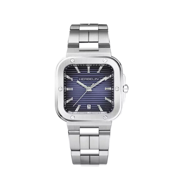  La collection Cap Camarat s’agrandit avec cette nouvelle forme de boitier. En acier inoxydable, le boitier est carré aux angles arrondis. Original et moderne, cette montre habillera avec élégance les poignets masculins. Le boitier fait corps avec son bracelet intégré et donne à cette montre un esprit moderne et sportif. Le fond bleu dégradé et frappé à l’horizontal apporte une touche d’élégance à Cap Camarat. HERBELIN signe toute ses modèles à Charquemont.   
