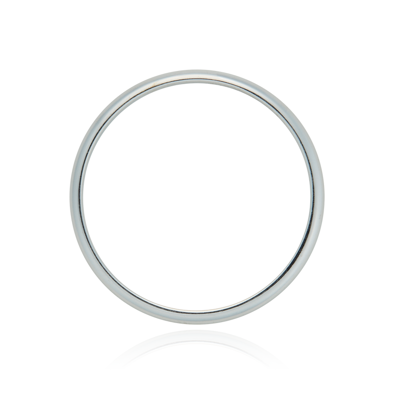 Alliance lisse bombée 2mm, en Or Blanc 18 Carats - 750/000.  L'alliance est plus qu'un simple bijou, il est la matérialisation physique d'un amour inconditionnel entre deux êtres.  Gravure possible   CARACTERISTIQUES :  Poids (gr) : 1.92 Largeur (mm) : 2.00 Matière : Or 18 Carats - 750/000 18619
