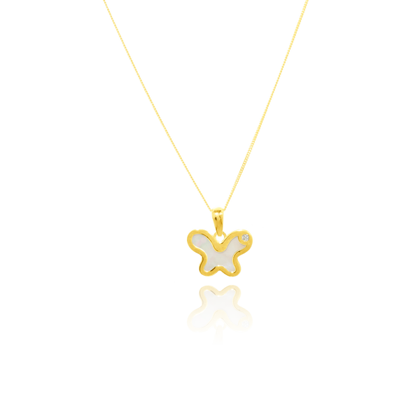 Collier orné d’un pendentif En forme de papillon serti d’une nacre véritable et d'un zirconium, monté sur une chaine maille plate massive, en Or Jaune 18 Carats - 750/000.  Symbole d'amitié ou de séduction, chaînes et colliers n'ont qu'un but : sublimer votre cou.     CARACTERISTIQUES :  Longueur (cm) : 45.00 Dimensions motif (mm) : 12.80 Poids (gr) : 1.58 Matière : Or 18 Carats - 750/000 18868-19764 