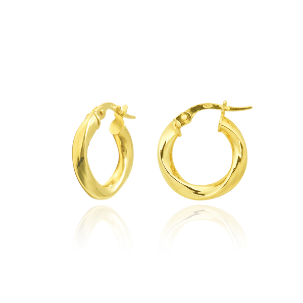 Boucles d'oreilles créoles torsadées en Or Jaune, 18 Carats - 750/000.  Les créoles, véritables accessoires de mode intemporels, ajoutent une touche d'élégance à n'importe quelle tenue.   CARACTERISTIQUES :  Diamètre (cm) : 1.50 Epaisseur (mm) : 2.70 Poids (gr) : 1.74     Matière : Or 18 Carats - 750/000 19273