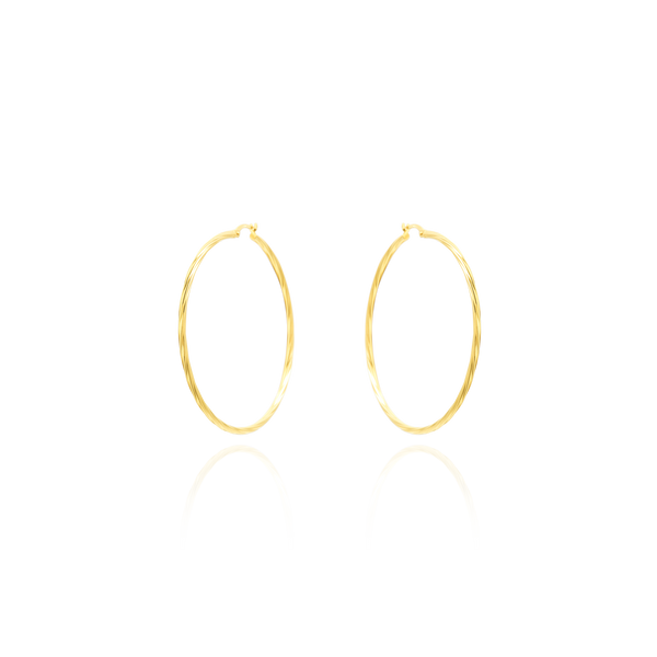 Boucles d'oreilles créoles torsadées en Or Jaune, 18 Carats - 750/000.  Les créoles, véritables accessoires de mode intemporels, ajoutent une touche d'élégance à n'importe quelle tenue.   CARACTERISTIQUES :  Epaisseur (mm) : 2.04 Poids en diamètre 5cm (gr) : 3.36 Matière : Or 18 Carats - 750/000 19554