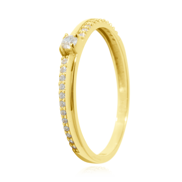 Solitaire sertie de zirconiums blancs, en Or Jaune 18 Carats - 750/000.   CARACTERISTIQUES :  Pierre centrale (mm) : 2.00 Epaisseur (mm) : 2.12 Poids Moyen (gr) : 1.50      Matière : Or 18 Carats - 750/000 19596