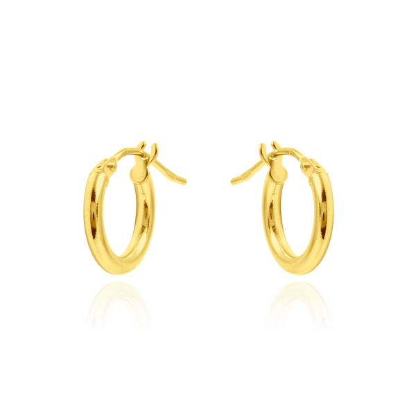 Boucles d'oreilles créoles lisses en Or Jaune, 18 Carats - 750/000.  Les créoles, véritables accessoires de mode intemporels, ajoutent une touche d'élégance à n'importe quelle tenue.    CARACTERISTIQUES :  Diamètre (cm) : 1.20 Epaisseur (mm) : 2.00 Poids (gr) : 0.88    Matière : Or 18 Carats - 750/000 19622 