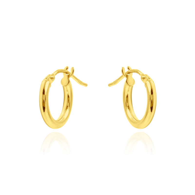 Boucles d'oreilles créoles lisses en Or Jaune, 18 Carats - 750/000.  Les créoles, véritables accessoires de mode intemporels, ajoutent une touche d'élégance à n'importe quelle tenue.    CARACTERISTIQUES :  Diamètre (cm) : 1.20 Epaisseur (mm) : 2.00 Poids (gr) : 0.88    Matière : Or 18 Carats - 750/000 19622 