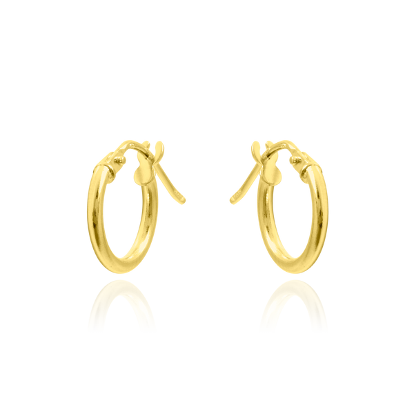 Boucles d'oreilles créoles lisses en Or Jaune, 18 Carats - 750/000.  Les créoles, véritables accessoires de mode intemporelles, ajoutent une touche d'élégance à n'importe quelle tenue.    CARACTERISTIQUES :  Epaisseur (mm) : 1.50 Poids en 1cm (gr) : 0.76     Poids en 2cm (gr) : 1.00 Matière : Or 18 Carats - 750/000 19624-19621