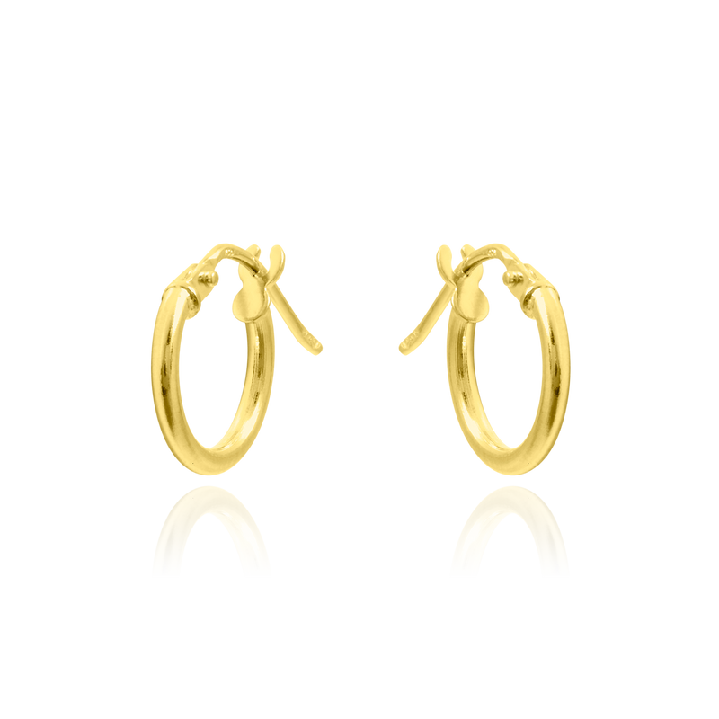 Boucles d'oreilles créoles lisses en Or Jaune, 18 Carats - 750/000.  Les créoles, véritables accessoires de mode intemporelles, ajoutent une touche d'élégance à n'importe quelle tenue.    CARACTERISTIQUES :  Epaisseur (mm) : 1.50 Poids en 1cm (gr) : 0.76     Poids en 2cm (gr) : 1.00 Matière : Or 18 Carats - 750/000 19624-19621