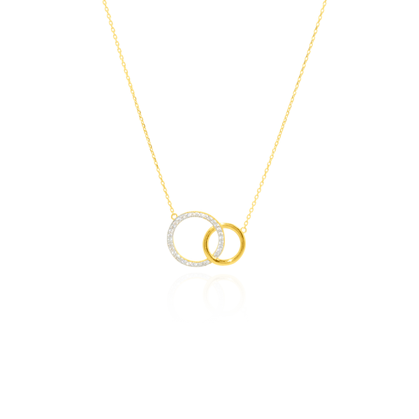 Collier 2 anneaux entrelacés lisses et sertis de zirconiums, monté sur une chaine forçat massive, en Or Jaune et Or Blanc 18 Carats - 750/000.  Symbole d'amitié ou de séduction, chaînes et colliers n'ont qu'un but : sublimer votre cou.    CARACTERISTIQUES :  Longueur (cm) : 45.00 Poids (gr) : 3.76 Matière : Or 18 Carats - 750/000 19665 