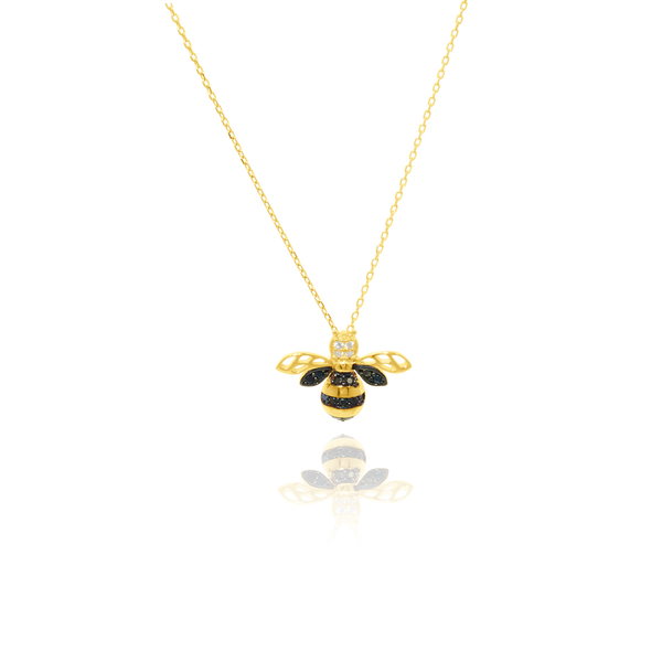Collier Abeille serti de zirconiums blancs et noirs, monté sur une chaine forçat massive, en Or Jaune 18 Carats - 750/000.  Symbole d'amitié ou de séduction, chaînes et colliers n'ont qu'un but : sublimer votre cou.  CARACTERISTIQUES :  Longueur (cm) : 45.00 Largeur du motif (mm): 15.85 Poids (gr) : 2.35 Matière : Or 18 Carats - 750/000 19672
