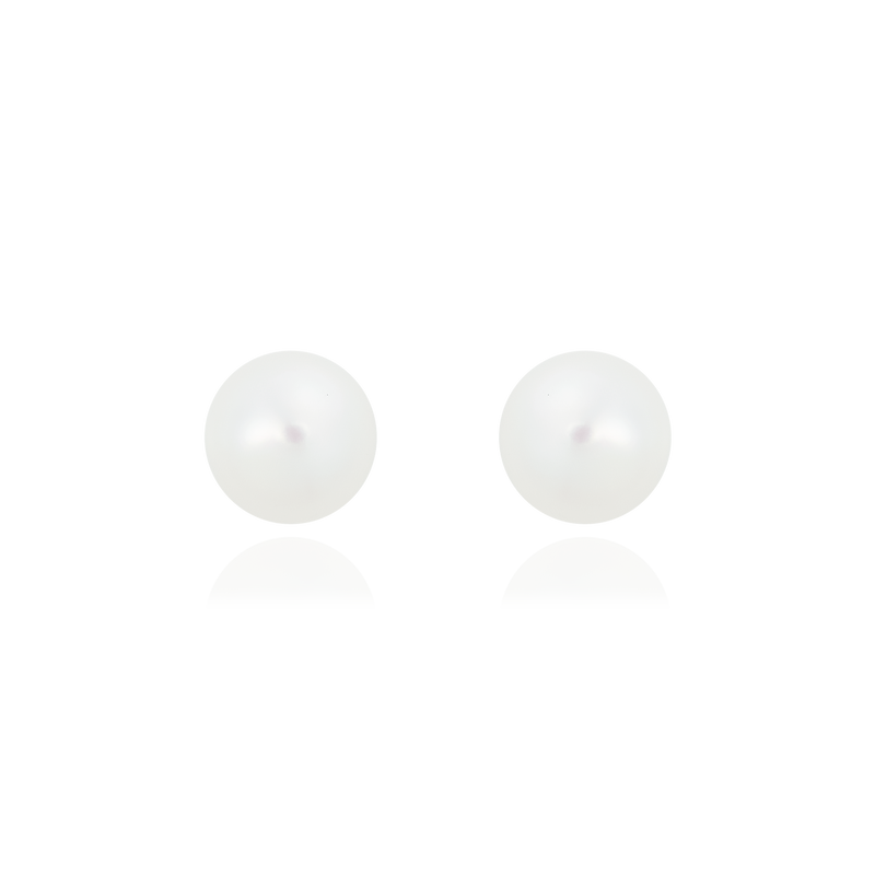 Boucles d'oreilles clous, montées de perles blanches véritables, en Or Jaune 18 Carats - 750/000.  Offrir une boucle d'oreille c'est être sûr que le cadeau plaira.   CARACTERISTIQUES :  Poids en 5mm (gr) : 0.76  Poids en 7mm (gr) : 1.47 Matière : Or 18 Carats - 750/000 19739 