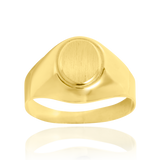 Chevalière ovale, montée d'un plateau mate, en Or Jaune 18 Carats - 750/000  La chevalière est le bijou indémodable qui a su traverser les époques pouvant se transmettre de père en fils.  Gravure possible   CARACTERISITIQUES:   Largeur (mm) : 13.00 Poids (gr) : 3.00        Matière : Or 18 Carats - 750/000 19790