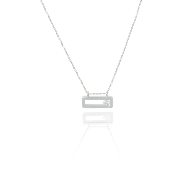 Collier barrette ornée d’un diamant articulé, montée sur une chaine forçat massive, en Or Blanc 18 Carats - 750/000.  Symbole d'amitié ou de séduction, chaînes et colliers n'ont qu'un but : sublimer votre cou.    CARACTERISTIQUES :  Longueur (cm) : 45.00      Dimensions motif  L x l (mm) : 10.90 x 4.40 Nombre de diamants : 1      Carats du diamant (ct) : 0.06 Poids (gr) : 1.96 Matière : Or 18 Carats - 750/000 19836 