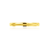 Alliance lisse et diamantée en Or Jaune 18 Carats - 750/000.  L'alliance est plus qu'un simple bijou, elle est la matérialisation physique d'un amour inconditionnel entre deux êtres.  Gravure possible   CARACTERISTIQUES :  Poids (gr) : 1.73 Matière : Or 18 Carats - 750/000 Largeur (mm): 2.30 19952