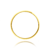 Alliance lisse et diamantée en Or Jaune 18 Carats - 750/000.  L'alliance est plus qu'un simple bijou, elle est la matérialisation physique d'un amour inconditionnel entre deux êtres.  Gravure possible   CARACTERISTIQUES :  Poids (gr) : 1.73 Matière : Or 18 Carats - 750/000 Largeur (mm): 2.30 19952