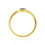 Bague sertie d'un zirconium baguette bleue, pavé de zirconiums, en Or Jaune 18 Carats - 750/000.  Cinq possibilités d'embellir vos doigts, portez une de nos bagues.   CARACTERISTIQUES :  Pierre centrale (mm) : 5.0 x 2.57 Epaisseur (mm) : 1.48 Poids Moyen (gr) : 1.58      Matière : Or 18 Carats - 750/000 20034