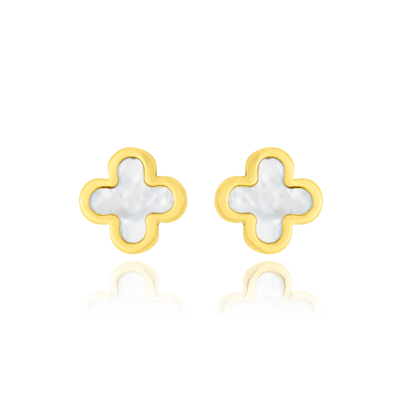 Boucles d'oreilles clous, en forme de trèfle serties de nacre naturelle, en Or Jaune 18 Carats - 750/000.  Offrir une boucle d'oreille c'est être sure que le cadeau plaira.   CARACTERISTIQUES  Largeur (mm) : 7.40 Poids (gr) : 1.24    Matière : Or 18 Carats - 750/000 20079