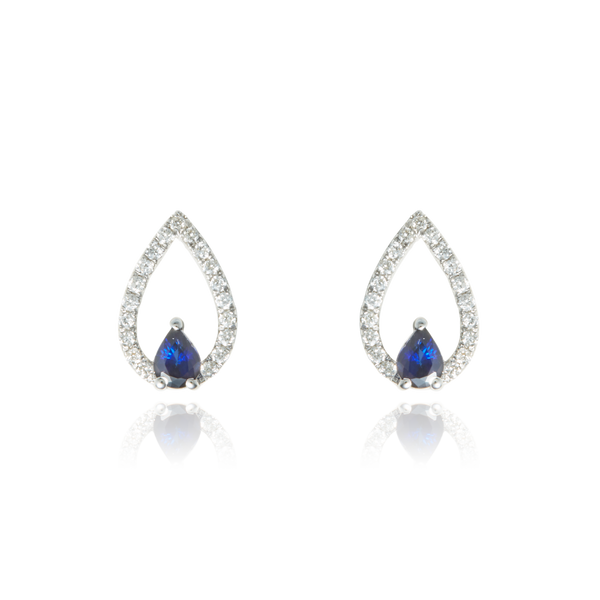 Boucles d'oreilles en forme de goutte, serties de diamants et ornées d'un saphir, en Or Blanc 18 Carats - 750/000.  Offrir une boucle d'oreille c'est être sûr que le cadeau plaira.    CARACTERISTIQUES :  Poids (gr) : 2.35 Motif L x l (mm) : 9.55 x 7.50 Nombre de diamants : 38     Carats : 0.20  Nombre de saphir : 2            Carats : 0.46 Matière : Or 18 Carats - 750/000 20098 