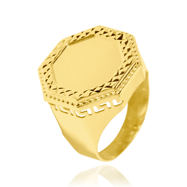 Chevalière de forme octogonale, diamantée et ajourée d'un motif grec, en Or Jaune 18 Carats- 750/000  La chevalière est le bijou indémodable qui a su traverser les époques pouvant se transmettre de père en fils.  Gravure possible   CARACTERISTIQUES :  Motif central (mm) : 22.00 Epaisseur (mm) : 4.94 Poids (gr) : 6.30      Matière : Or 18 Carats - 750/000 20189 