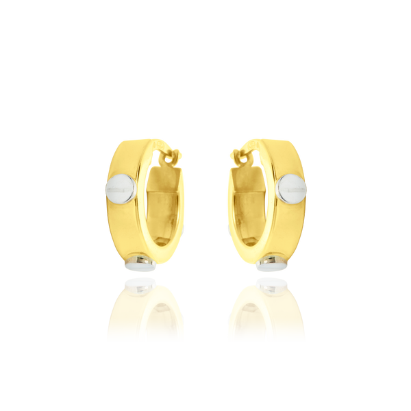 Boucles d'oreilles créoles tube carré serties de 3 vis, en Or Jaune et Or Blanc 18 Carats - 750/000.  Les créoles, véritables accessoires de mode intemporels, ajoutent une touche d'élégance à n'importe quelle tenue.    CARACTERISTIQUES :  Diamètre (cm) : 1.00 Epaisseur (mm) : 4.50 Poids (gr) : 3.28 Matière : Or 18 Carats - 750/000 20268