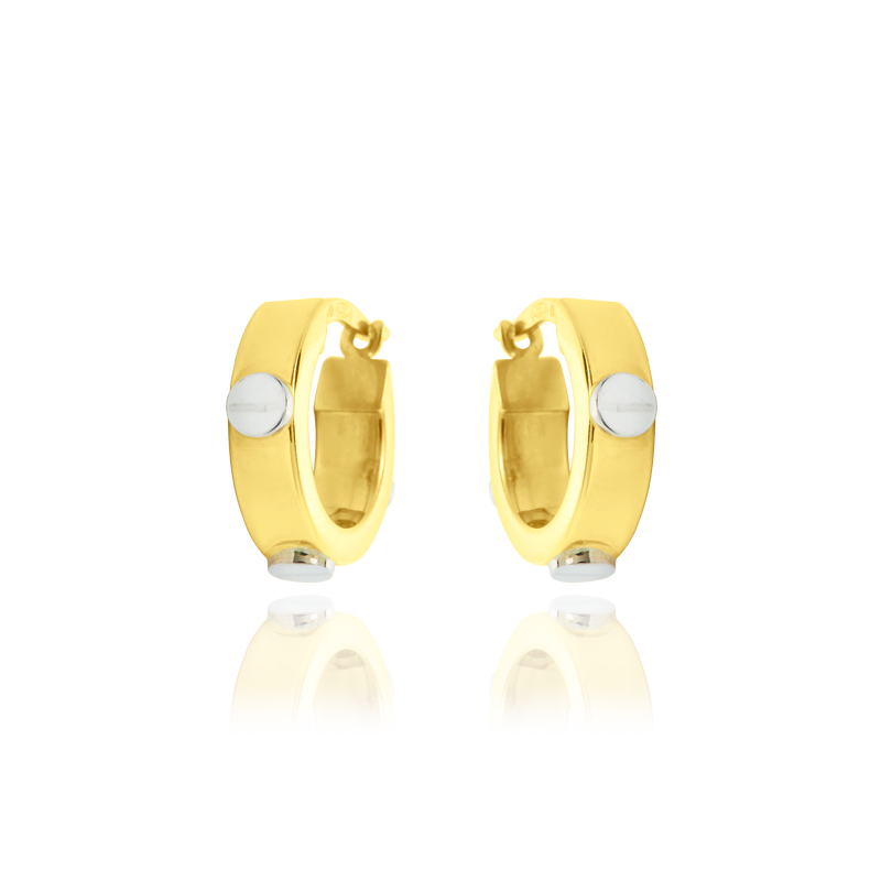 Boucles d'oreilles créoles tube carré serties de 3 vis, en Or Jaune et Or Blanc 18 Carats - 750/000.  Les créoles, véritables accessoires de mode intemporels, ajoutent une touche d'élégance à n'importe quelle tenue.    CARACTERISTIQUES :  Diamètre (cm) : 1.00 Epaisseur (mm) : 4.50 Poids (gr) : 3.28 Matière : Or 18 Carats - 750/000 20268