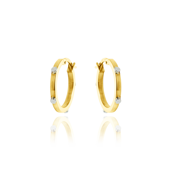 Boucles d'oreilles créoles tube carré serties de 4 vis, en Or Jaune et Or Blanc 18 Carats - 750/000.  Les créoles, véritables accessoires de mode intemporels, ajoutent une touche d'élégance à n'importe quelle tenue.   CARACTERISTIQUES :  Diamètre (cm) : 1.50 Epaisseur (mm) : 2.00 Poids (gr) : 2.30 Matière : Or 18 Carats - 750/000 20270