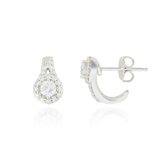 Boucles d'oreilles clous en forme de goutte, serties de diamants, en Or Blanc 18 Carats- 750/000.   Offrir une boucle d'oreille c'est être sûr que le cadeau plaira.   CARACTERISTIQUES :  Poids (gr) : 3.19 Nombre de diamant : 42 Carats : 0.67 Matière : Or 18 Carats - 750/000 20311