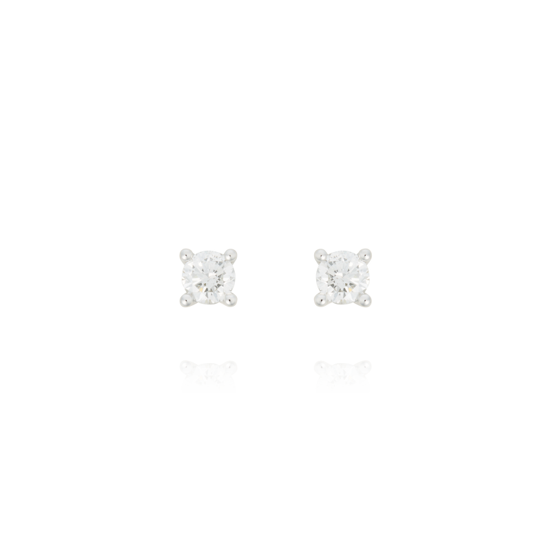 Boucles d'oreilles clous serties de diamants, en Or Blanc 18 Carats - 750/000.  Offrir une boucle d'oreille c'est être sûr que le cadeau plaira.   CARACTERISTIQUES :  Poids (gr) : 1.27 Nombre de diamant : 2 Carats : 0.10 Matière : Or 18 Carats - 750/000 20319