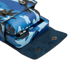 Réf : 485571 Fabriqué à la main à partir de cuir végétalien et doté de notre mécanisme de pliage breveté, le support pour montre de voyage ELEMENTS présente un design fonctionnel, compact et léger, parfait pour tout voyageur qui prend soin de sa précieuse montre. TAILLE:  11 CM DE LONGUEUR X 11 CM DE LARGEUR X 15,5 CM DE HAUTEUR