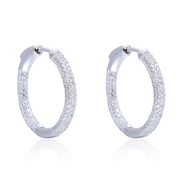 Boucles d'oreilles créoles, rhodiées ou rosées, serties de zirconiums intérieur et extérieur, en Argent - 925/000. Fermeture bouton poussoir.  Les créoles, véritables accessoires de mode intemporels, ajoutent une touche d'élégance à n'importe quelle tenue.    CARACTERISTIQUES :  Poids (gr) : 5.80 Diamètre (cm): 2.00 Matière : Argent - 925/000  19866 - 20468