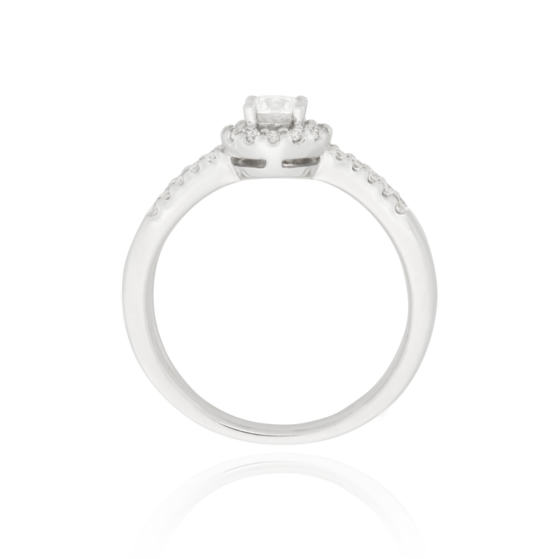 Solitaire, serti de diamants ronds, en Or Blanc 18 Carats- 750/000   CARACTERISTIQUES :   Largeur du corps (mm) : 2.70 Largeur motif (mm) : 7.81 Poids (gr) : 4.10 Nombre de diamant ( au centre) : 1  -  Carats : 0.300 Nombre de diamants :  26      -  Carats : 0.190 Matière : Or 18 Carats - 750/000 11154