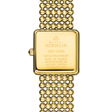 Réf : 17493/BP19  Revisitant les codes de la néo-bourgeoisie, cette nouveauté dévoilée par l’Atelier d’Horlogerie Française HERBELIN se porte au poignet tel un bijou. Souple avec son bracelet de perles à cinq rangs délicatement tissés, cette montre épouse le style des beaux quartiers. Lové au cœur d’un boîtier ( de 23.5x23.5mm) carré en PVD or jaune, le cadran cerclé en son centre met en lumière le charme discret d’un graphisme classique et d’une nacre blanche véritable. 