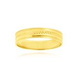 Alliance plate, deux rangées lisses et mates avec des petits motifs ronds, en Or Jaune 18 Carats - 750/000.  L'alliance est plus qu'un simple bijou, elle est la matérialisation physique d'un amour inconditionnel entre deux êtres.  Gravure possible   CARACTERISTIQUES :  Poids (gr) : 1.92 Largeur (mm) : 4.00 Matière : Or 18 Carats - 750/000 18244 - 20457