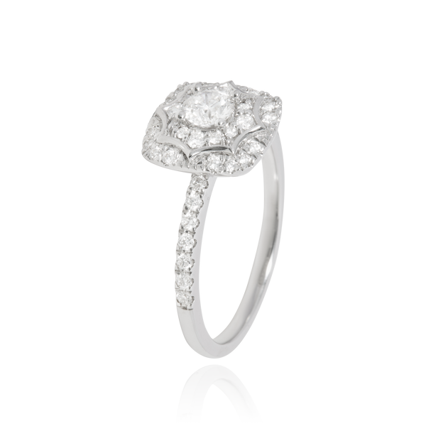 Solitaire serti de diamants, en Or Blanc 18 Carats - 750/000   CARACTERISTIQUES :   Largeur du corps (mm) : 1.80 Largeur motif (mm) : 11.00 Poids (gr) : 3.92 Nombre de diamants: 43 Carats : 0.72 Matière : Or 18 Carats - 750/000 18330 