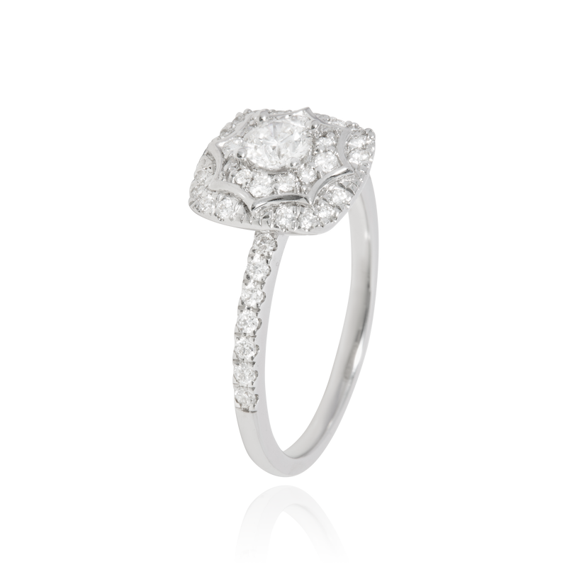 Solitaire serti de diamants, en Or Blanc 18 Carats - 750/000   CARACTERISTIQUES :   Largeur du corps (mm) : 1.80 Largeur motif (mm) : 11.00 Poids (gr) : 3.92 Nombre de diamants: 43 Carats : 0.72 Matière : Or 18 Carats - 750/000 18330 
