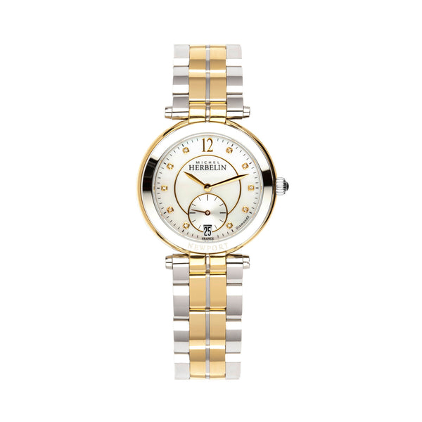 Réf : 18384/BT89  Ce boîtier en acier inoxydable 316L et PVD doré mesure 34 mm de diamètre, avec une lunette circulaire en acier inoxydable poli, renfermant un verre saphir plat résistant aux rayures. Le cadran en nacre blanche véritable est ponctué de dix index diamants appliqués capturant un esprit maritime tout en féminité. Etanche à 50m.  La montre, plus qu'un instrument de mesure du temps, un accessoire de mode indispensable.