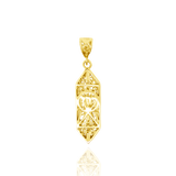 Pendentif en forme de Mezouza en Or Jaune 18 Carats - 750/000.    CARACTERISTIQUES :  Dimensions H x l (mm) : 26.25 x 8.7 Poids (gr) : 3.74 Matière : Or 18 Carats - 750/000 18801 