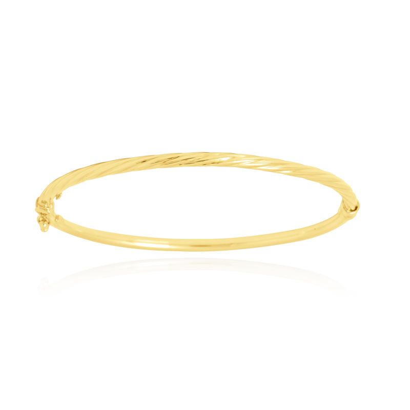 Jonc moitié torsadé et moitié lisse en Or Jaune 18 Carats - 750/000.  Qu'il soit classique ou fantaisiste, le bracelet saura sans conteste faire plaisir.  CARACTERISTIQUES :  Diamètre jonc (cm) : 6.00 Poids (gr) : 4.30 Matière : Or 18 Carats - 750/000 18840