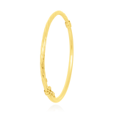 Jonc moitié torsadé et moitié lisse en Or Jaune 18 Carats - 750/000.  Qu'il soit classique ou fantaisiste, le bracelet saura sans conteste faire plaisir.  CARACTERISTIQUES :  Diamètre jonc (cm) : 6.00 Poids (gr) : 4.30 Matière : Or 18 Carats - 750/000 18840