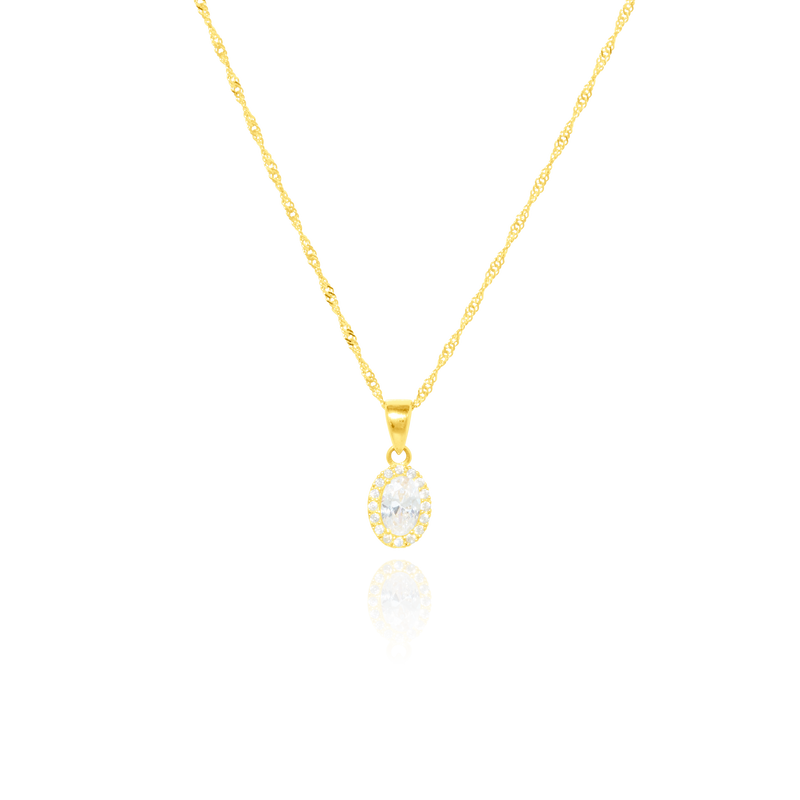 Collier et son pendentif ovale serti de zirconiums monté sur une chaine maille singapour en Or Jaune 18 Carats - 750/000.  Symbole d'amitié ou de séduction, chaînes et colliers n'ont qu'un but : sublimer votre cou.    CARACTERISTIQUES :  Poids (gr) : 2.52 Longueur (cm) : 45.00 Largeur (mm) : 6.60 Matière : Or 18 Carats - 750/000 18870-20056 