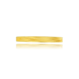 Alliance gravée de motifs chevron en Or Jaune 18 Carats - 750/000.  L'alliance est plus qu'un simple bijou, elle est la matérialisation physique d'un amour inconditionnel entre deux êtres.  Gravure possible   CARACTERISTIQUES :  Poids (gr) : 1.76 Largeur (mm) : 2.30 Matière : Or 18 Carats - 750/000 18982-GuadeloupeMartiniqueGuyaneFrance
