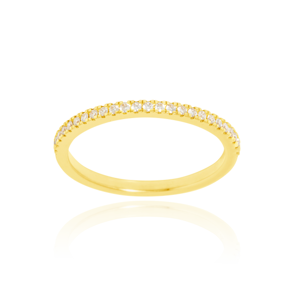 Alliance sertie de diamants, en Or Jaune 18 Carats - 750/000.  L'alliance est plus qu'un simple bijou, elle est la matérialisation physique d'un amour inconditionnel entre deux êtres.  Gravure possible   CARACTERISTIQUES :   Epaisseur (mm) : 1.60 Poids (gr) : 1.90 Nombre de diamants : 25        Carats : 0.15 Matière : Or 18 Carats - 750/000 19201
