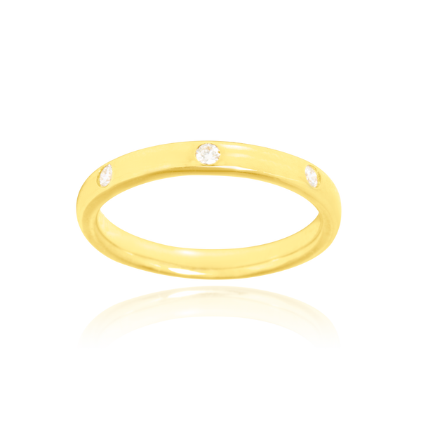 Alliance massive sertie de 3 diamants, en Or Jaune 18 Carats - 750/000.  L'alliance est plus qu'un simple bijou, elle est la matérialisation physique d'un amour inconditionnel entre deux êtres.  Gravure possible   CARACTERISTIQUES :   Epaisseur (mm) : 2.85 Poids (gr) : 4.51 Nombre de diamants : 3 Carats : 0.10   Matière : Or 18 Carats - 750/000 19206 