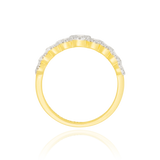Alliance en forme de diadème, sertie de diamants, en Or Jaune et Or Blanc 18 Carats - 750/000.  L'alliance est plus qu'un simple bijou, elle est la matérialisation physique d'un amour inconditionnel entre deux êtres.  Gravure possible   CARACTERISTIQUES :   Epaisseur (mm) : 1.80 Poids (gr) : 3.23 Nombre de diamants : 75 Carats : 0.55   Matière : Or 18 Carats - 750/000 19369 