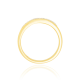 Alliance sertie de diamants, en Or Jaune et Or Blanc 18 Carats - 750/000.  L'alliance est plus qu'un simple bijou, elle est la matérialisation physique d'un amour inconditionnel entre deux êtres.  Gravure possible   CARACTERISTIQUES :   Epaisseur (mm) : 3.10 Poids (gr) : 4.18 Nombre de diamants : 17        Carats : 0.10 Matière : Or 18 Carats - 750/000 19371 