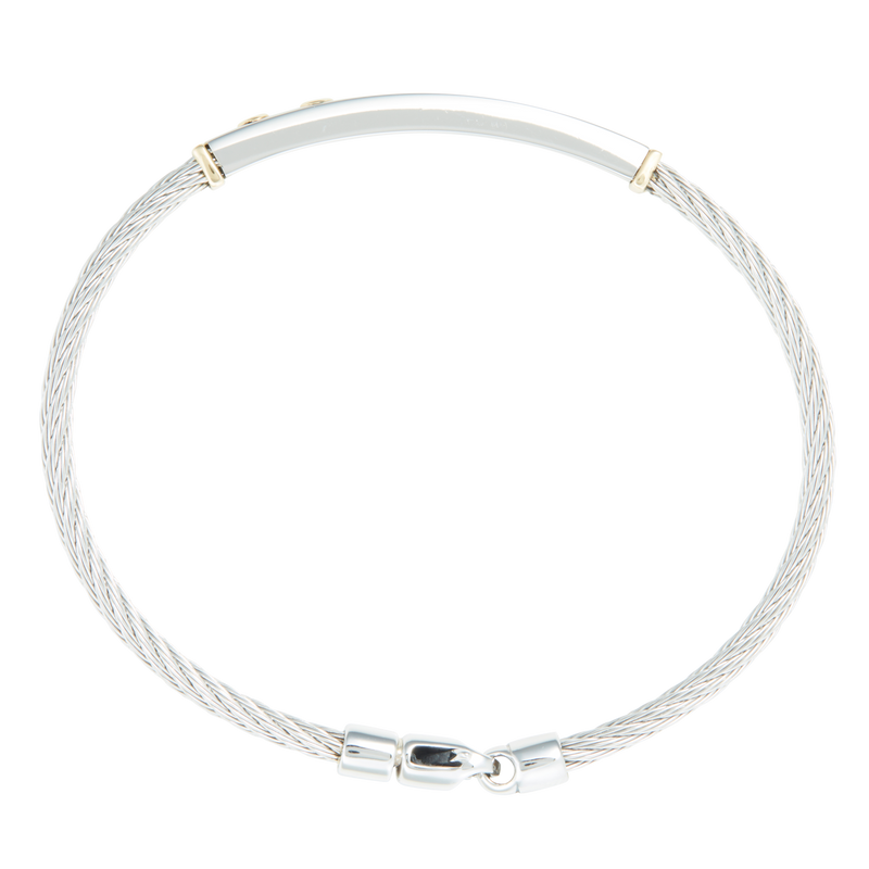 Jonc 1 câble Acier, serti de 2 vis et de 2 inserts en Or Jaune massif 18 Carats - 750/000.  Qu'il soit classique ou fantaisiste, le bracelet saura sans conteste faire plaisir.   CARACTERISTIQUES :  Epaisseur câble (mm) : 3.00 Diamètre jonc (cm) : 6.50 Couleur câble : Acier  Poids d'or (gr) : 0.45 Matière : Acier et Or 18 Carats - 750/000 19520