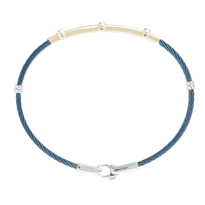 Jonc 2 câbles Acier PVD Bleu, motif central en Or Jaune et Or Blanc massif 18 Carats - 750/000.  Qu'il soit classique ou fantaisiste, le bracelet saura sans conteste faire plaisir.     CARACTERISTIQUES :  Largeur jonc (mm) : 2.00 Diamètre jonc (cm) : 6.50 Couleur câble : Bleu  Poids d'or (gr) : 3.40 Matière : Acier et Or 18 Carats - 750/000 19541