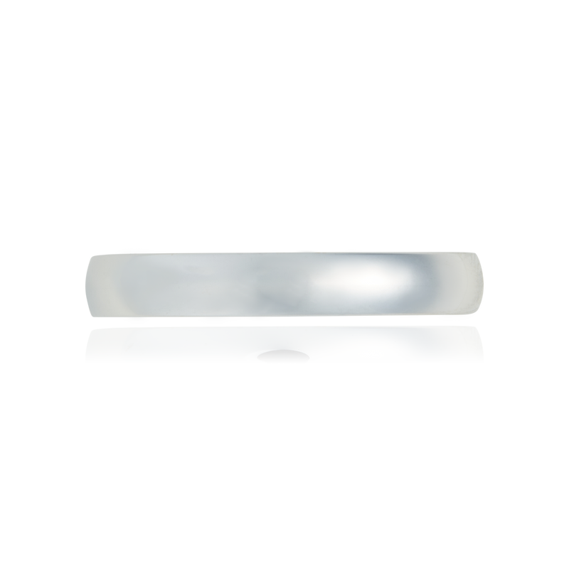 Alliance lisse en Or Blanc 18 Carats - 750/000.  L'alliance est plus qu'un simple bijou, elle est la matérialisation physique d'un amour inconditionnel entre deux êtres.  Gravure possible   CARACTERISTIQUES :  Poids (gr) : 2.50 Largeur (mm) : 4.00 Matière : Or 18 Carats - 750/000 19652 .