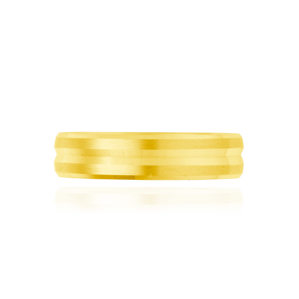 Alliance mate et lisse, bombée en 2 rangées, en Or Jaune 18 Carats - 750/000.  L'alliance est plus qu'un simple bijou, elle est la matérialisation physique d'un amour inconditionnel entre deux êtres.  Gravure possible   CARACTERISTIQUES :  Poids (gr) : 2.42 Largeur (mm) : 5.00 Matière : Or 18 Carats - 750/000 18245 - 19944- 19946 - 20452.-GuadeloupeMartiniqueGuyaneFrance