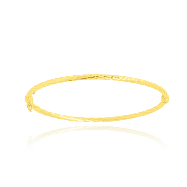 Jonc torsadé en Or Jaune 18 Carats - 750/000.  Qu'il soit classique ou fantaisiste, le bracelet saura sans conteste faire plaisir.  CARACTERISTIQUES :  Diamètre jonc (cm) : 6.00 Poids (gr) : 3.62 Matière : Or 18 Carats - 750/000 19973